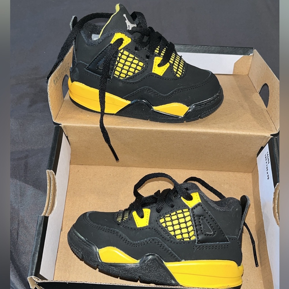 6C Jordan 4’s.